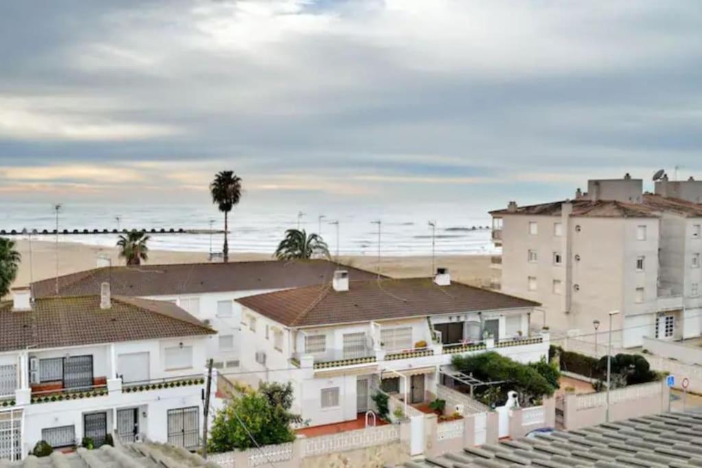 Nice Beachside 2-Bd Apt Near Barcelona Cunit Luaran gambar