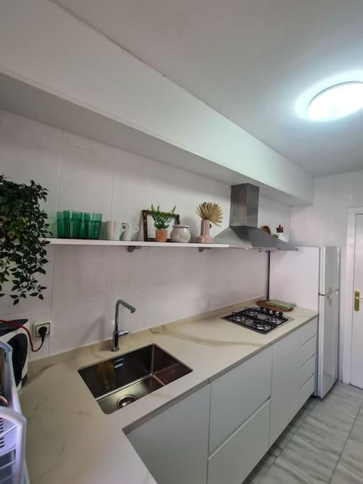 Nice Beachside 2-Bd Apt Near Barcelona Cunit Luaran gambar