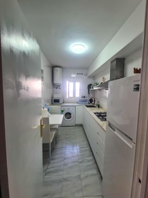 Nice Beachside 2-Bd Apt Near Barcelona Cunit Luaran gambar