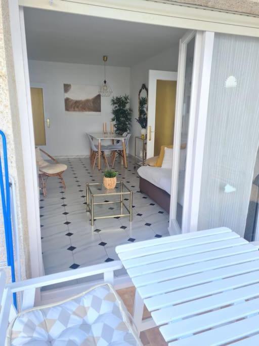 Nice Beachside 2-Bd Apt Near Barcelona Cunit Luaran gambar