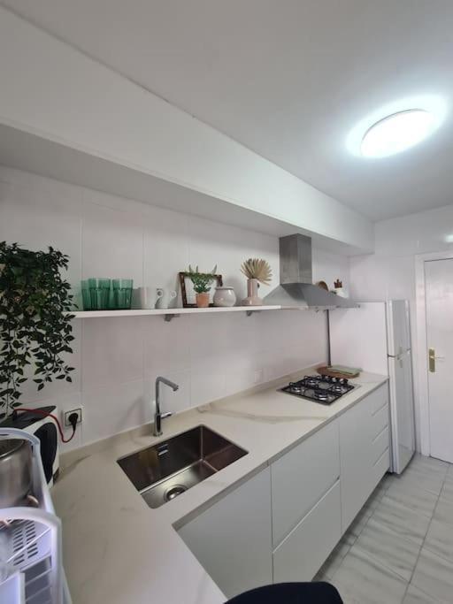 Nice Beachside 2-Bd Apt Near Barcelona Cunit Luaran gambar