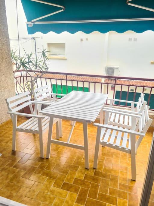 Nice Beachside 2-Bd Apt Near Barcelona Cunit Luaran gambar