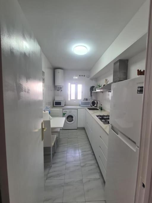 Nice Beachside 2-Bd Apt Near Barcelona Cunit Luaran gambar