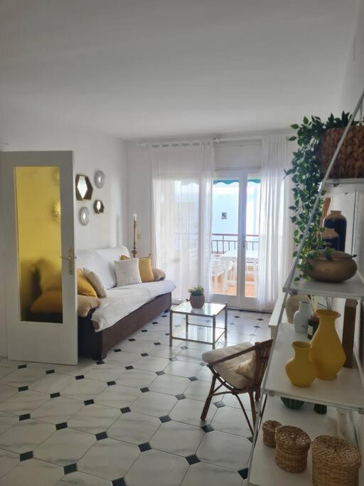 Nice Beachside 2-Bd Apt Near Barcelona Cunit Luaran gambar