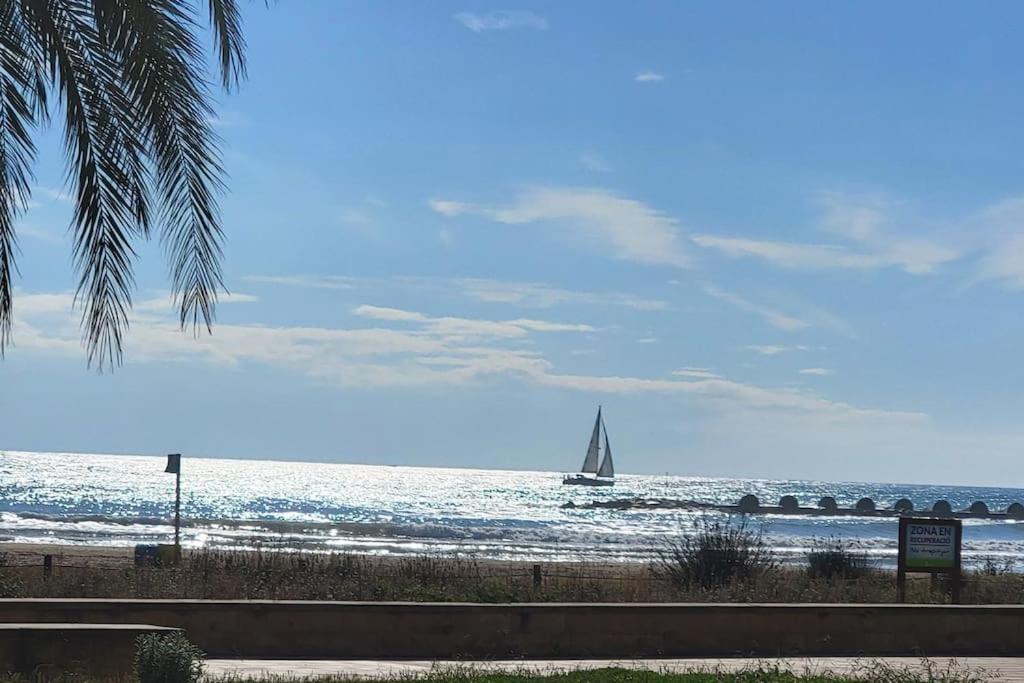 Nice Beachside 2-Bd Apt Near Barcelona Cunit Luaran gambar